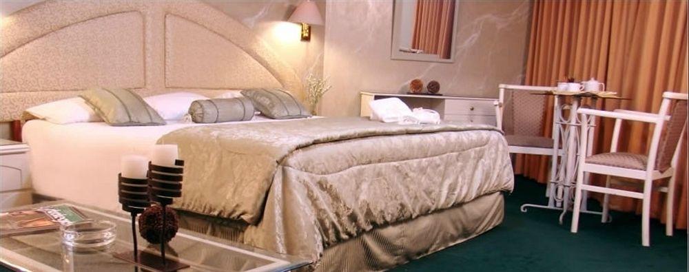 Casa Andina Standard Trujillo Plaza Hotel Buitenkant foto