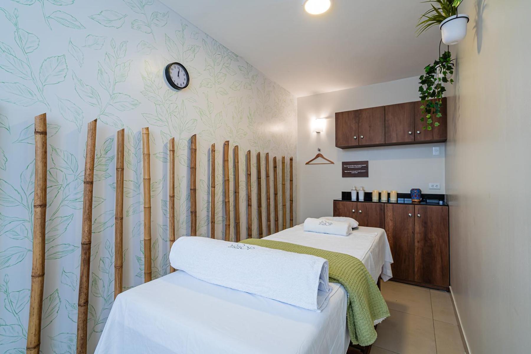Casa Andina Standard Trujillo Plaza Hotel Buitenkant foto