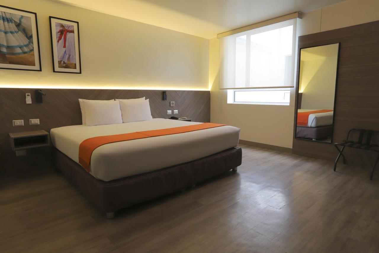 Casa Andina Standard Trujillo Plaza Hotel Buitenkant foto