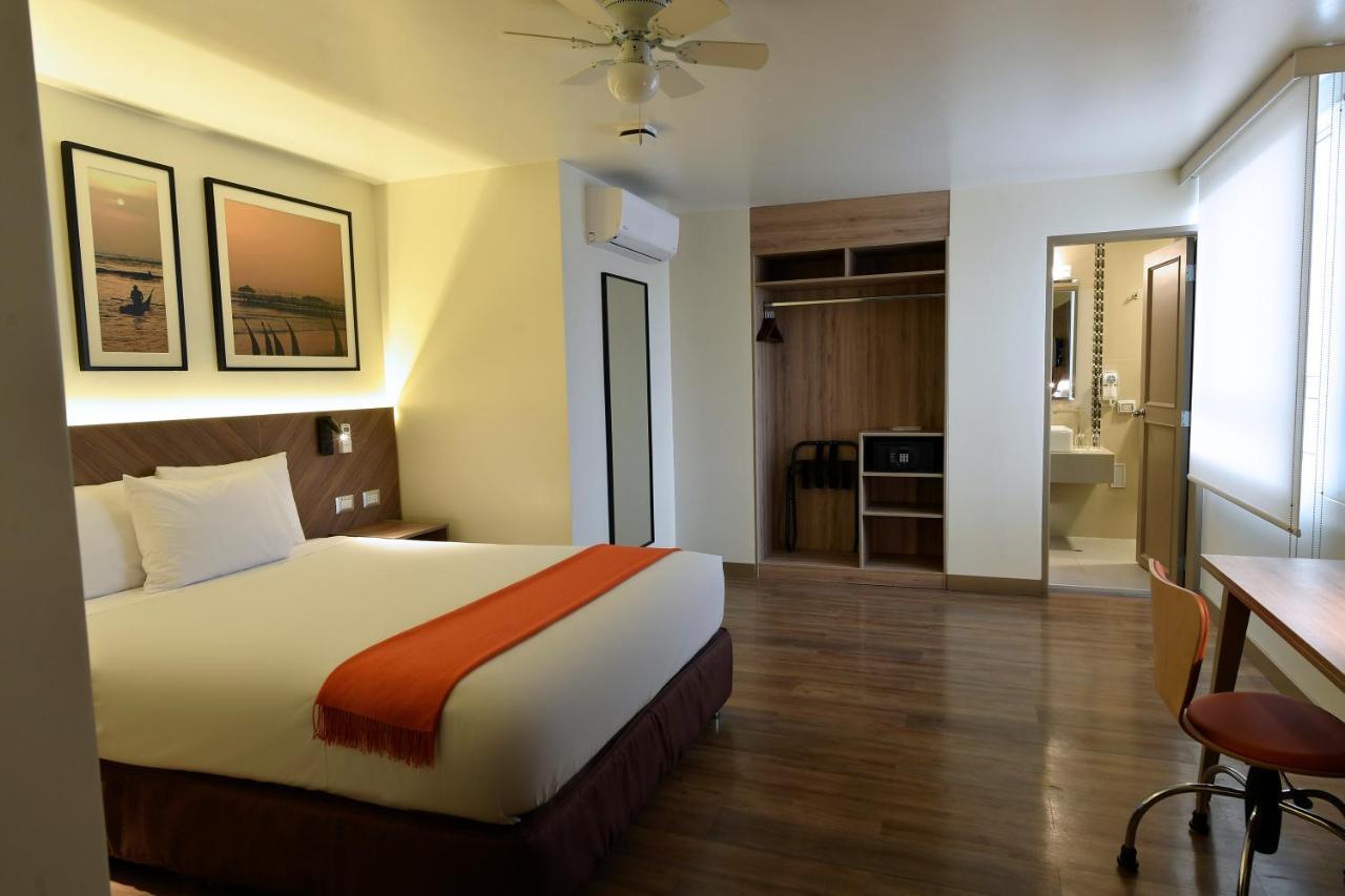 Casa Andina Standard Trujillo Plaza Hotel Buitenkant foto