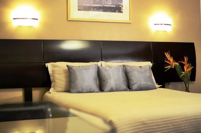 Casa Andina Standard Trujillo Plaza Hotel Buitenkant foto